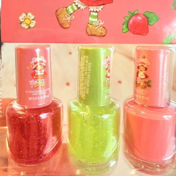 Strawberry Shortcake Lip Gloss And Scented Nail Poleish Set Bundle - Picture 4 of 7